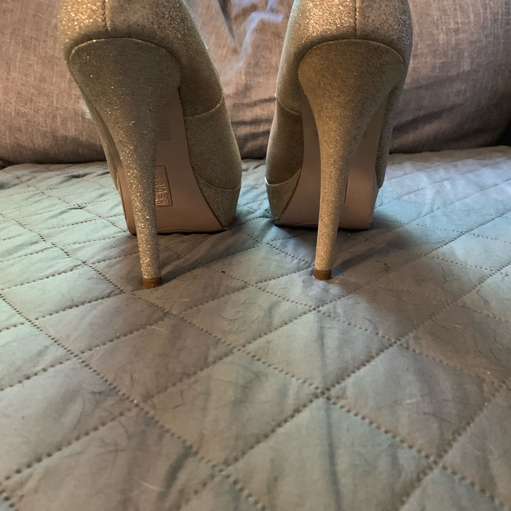 Gold sparkle heels - Picture 3 of 6